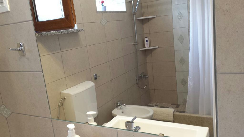 Abba Apartment Sveti Lovrec Pazenaticki Luaran gambar